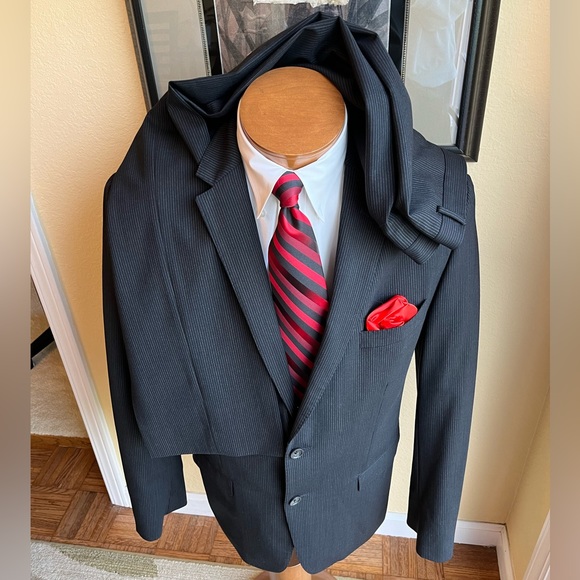 Banana Republic Dark Gray Wool 2 Pc Pinstripe Suit Size 42R Slacks W35” L34” - Picture 3 of 16
